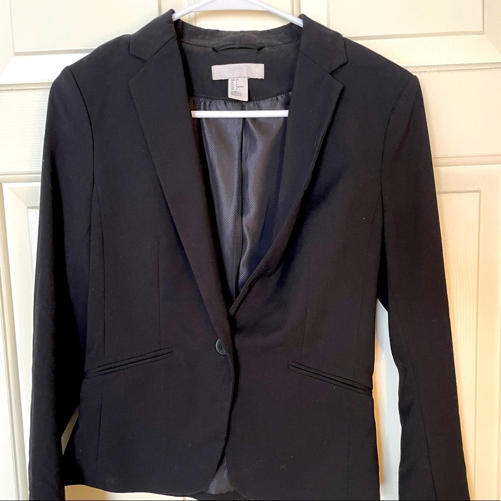 H&M blazer (size 4) and pencil skirt (size 2) set